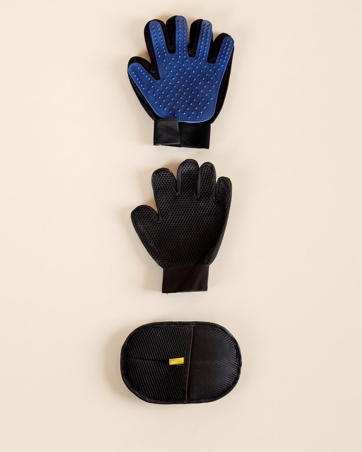 What's in the box — one pair of grooming gloves and one two-sided furniture mitt